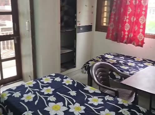 Video tour of a corner room